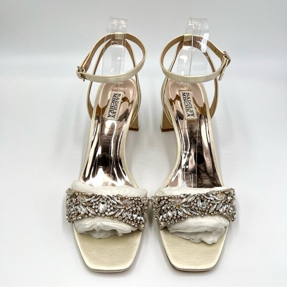 Badgley Mischka Size 10 Ivory Satin Jeweled Block Heels Wedding Shoes Sandals - Picture 3 of 12